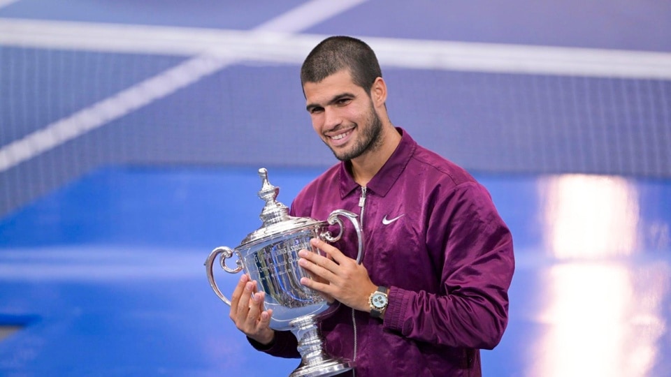 Carlos Alcaraz holds his trophy on stage after winning the men's singles championship match at the 2025 US Open on Sunday, Sep. 7, 2025 in Flushing, NY. (Pete Staples/USTA)