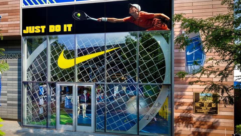 nike womens flex 4 in training shorts