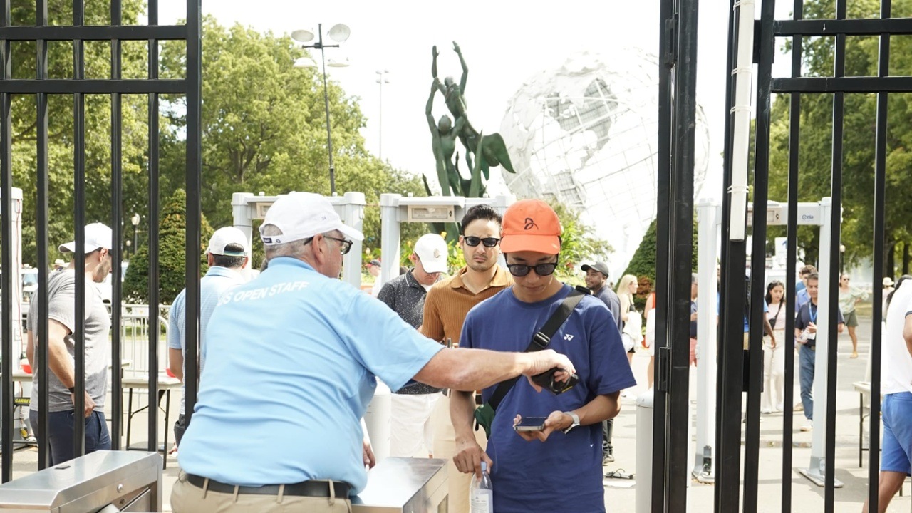 Photos: Around the Grounds on Day 6 of the 2022 US Open - Official Site