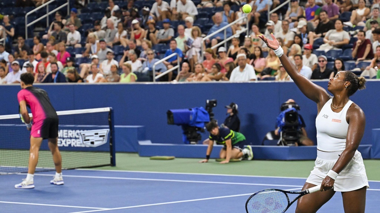 Best photos of mixed doubles semifinals at the 2023 US Open Official