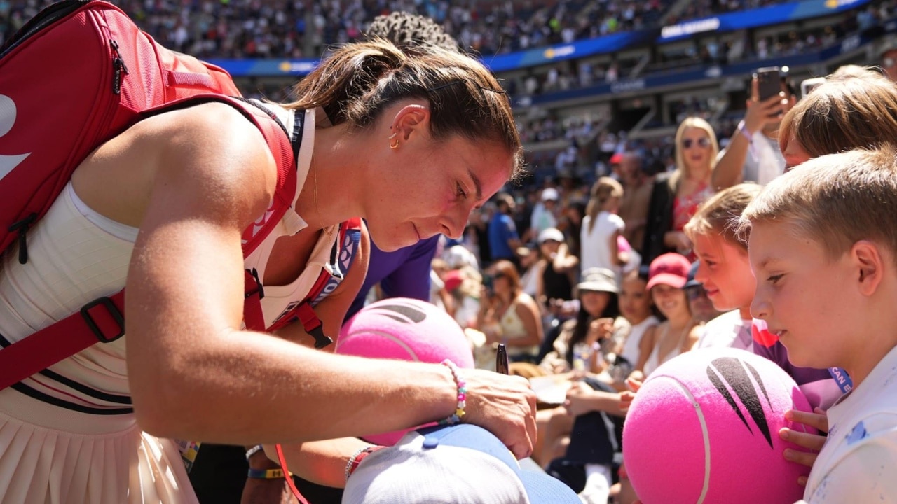 How does Emma Navarro solve Aryna Sabalenka in 2024 US Open semifinals