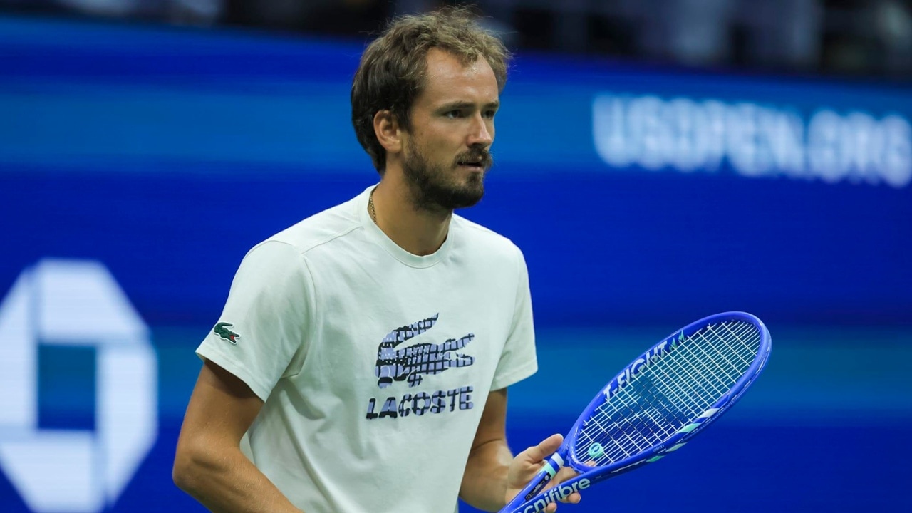 Exquisite Former Us Open Champ Daniil Medvedev Looking For Jumpstart In New York Background in HD Exquisite Former Us Open Champ Daniil Medvedev Looking For Jumpstart In New York Background in HD